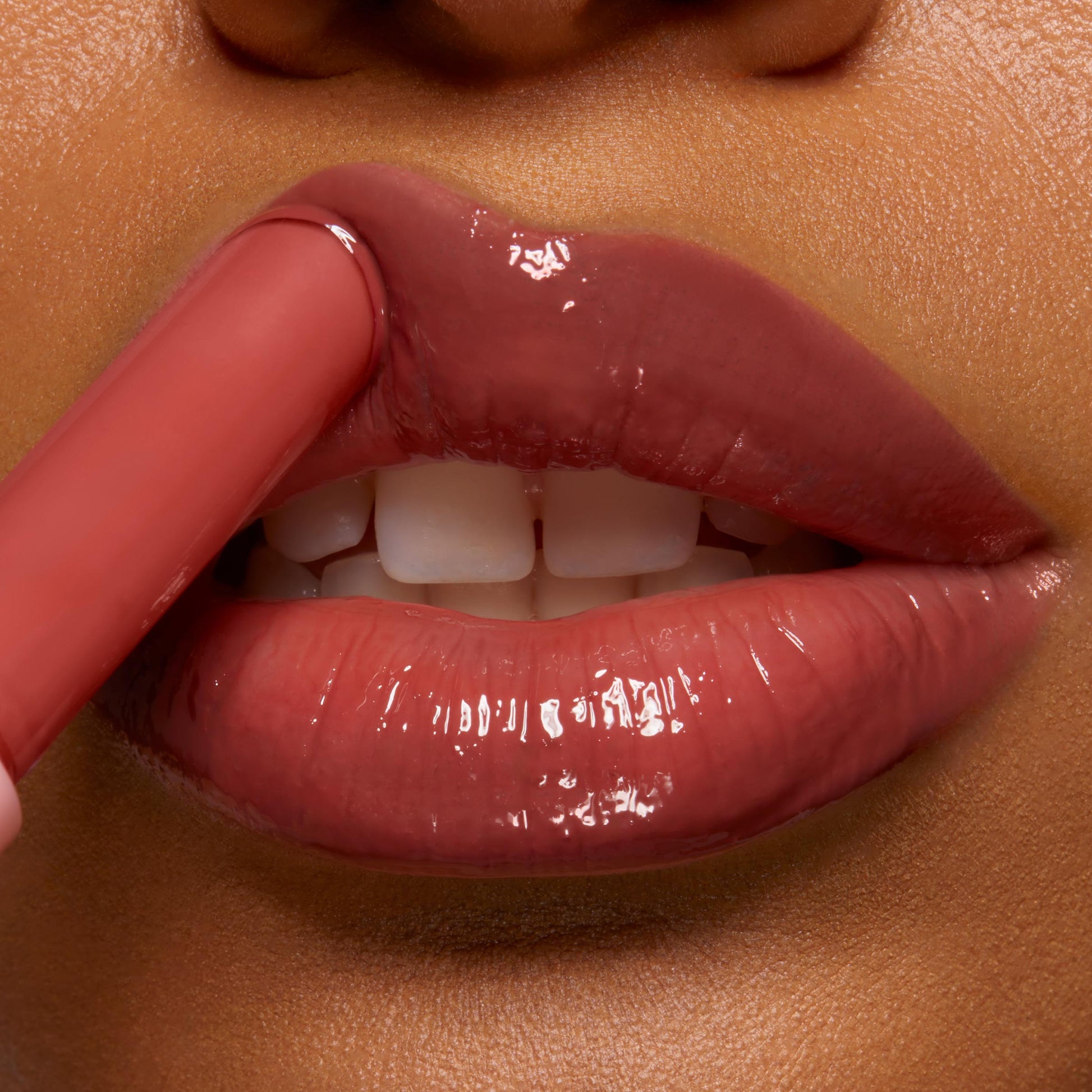 So Juicy Plumping Gloss Balm with Peptides - Image 3