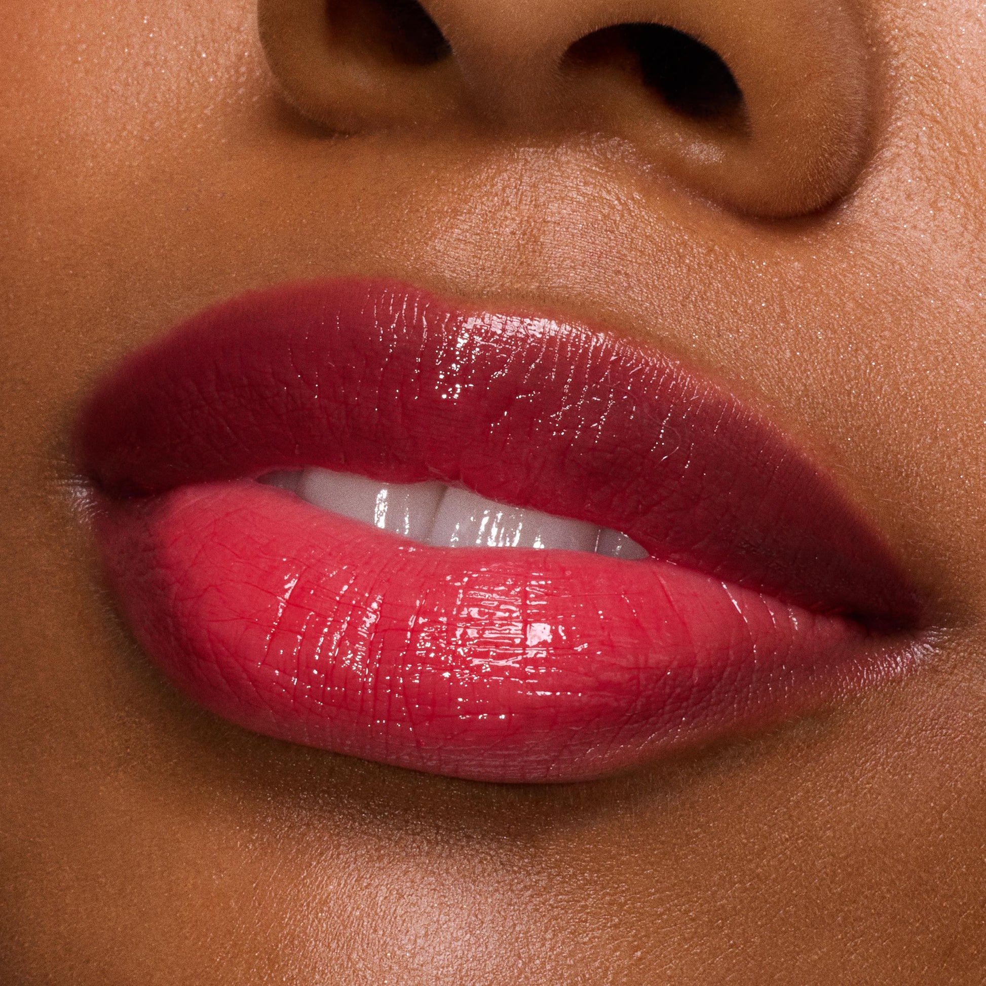 So Juicy Plumping Gloss Balm with Peptides - Image 4