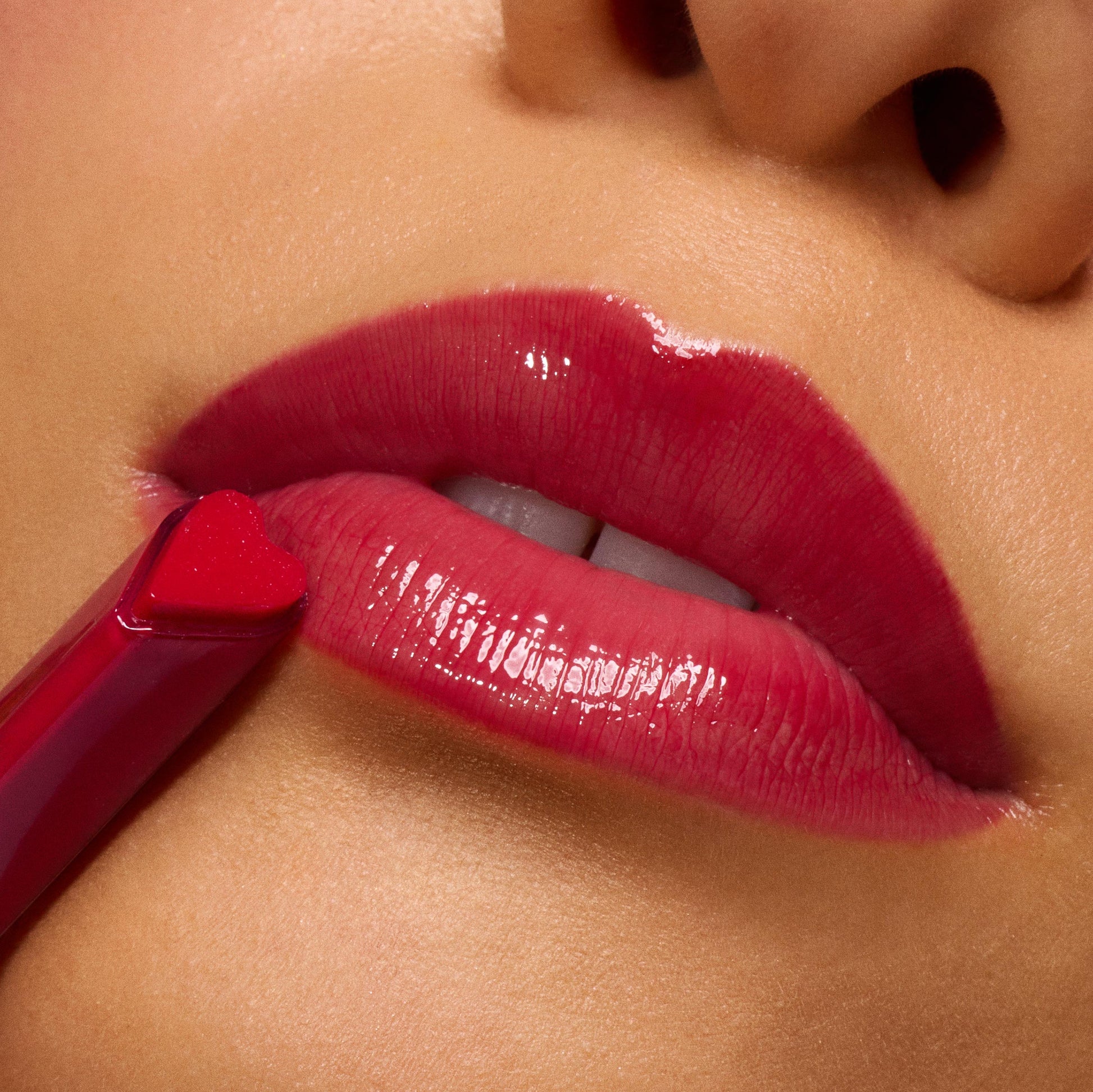 So Juicy Plumping Gloss Balm with Peptides - Image 3