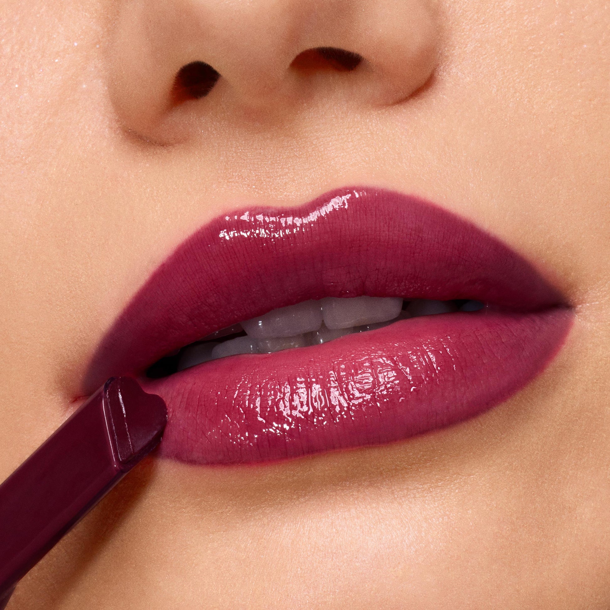 So Juicy Plumping Gloss Balm with Peptides - Image 4