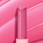 <strong class=aaaaa>Dolled Up</strong><br/><span class=bbbbb>So Juicy Plumping Gloss Balm</span><br/><b class=ccccc>Lip Balm with Peptides</b>