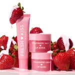 <strong class=aaaaa>Strawberry Feels</strong><br/><span class=bbbbb>Fresh Kiss Lip Scrub, Mask + Balm Set</span><br/><b class=ccccc>Strawberry Feels</b>