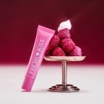 <strong class=aaaaa>Raspberry Crème</strong><br/><span class=bbbbb>Fresh Kiss Glossy Balm</span><br/><b class=ccccc>Shimmer Peptide Glossy Lip Balm</b>