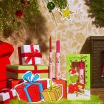 <strong class=aaaaa>Berry Grinchy</strong><br/><span class=bbbbb>Grinch So Juicy Gloss and Liner Set</span><br/><b class=ccccc>So Juicy Plumping Gloss Balm & Liner Kit</b> - Image 6
