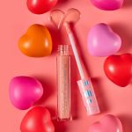<strong class=aaaaa>One Kiss</strong><br/><span class=bbbbb>Ultra Glossy Lip</span><br/><b class=ccccc>Hydrating Lip Gloss</b>